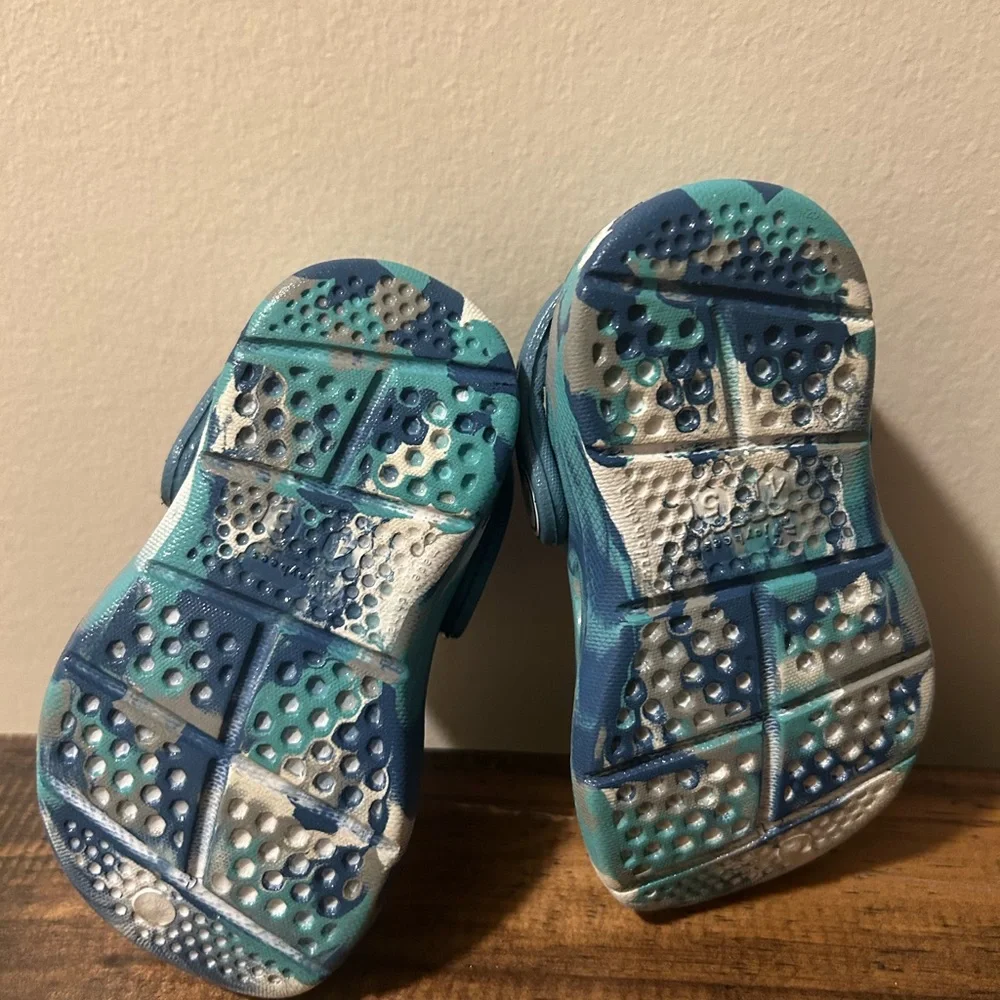 Joybees Baby Size 4/5 Blue, Green & White Tie Dye Slip On Clog Waterproof Summer